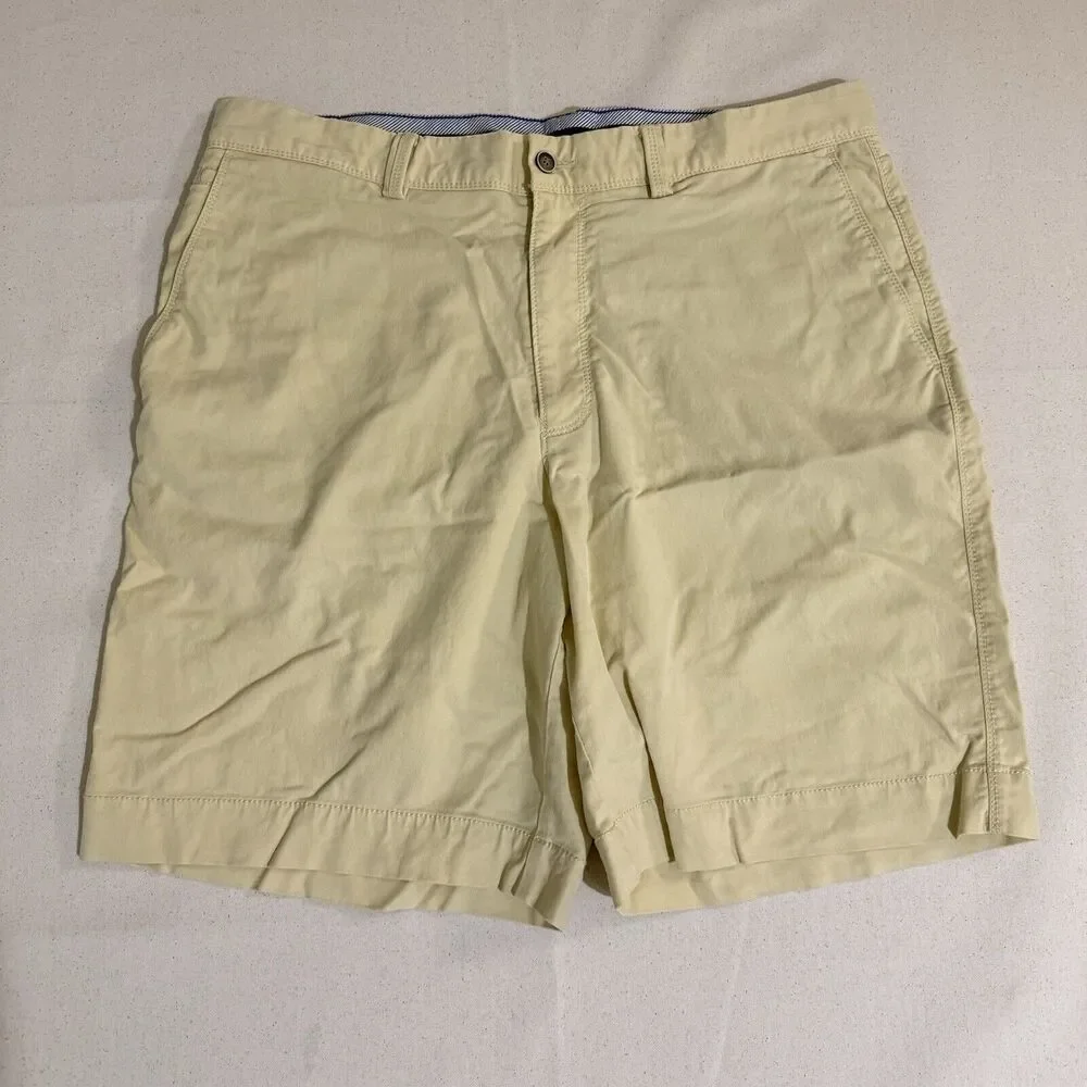 Tommy Bahama Flat Front Yellow Shorts - Men's Size 35